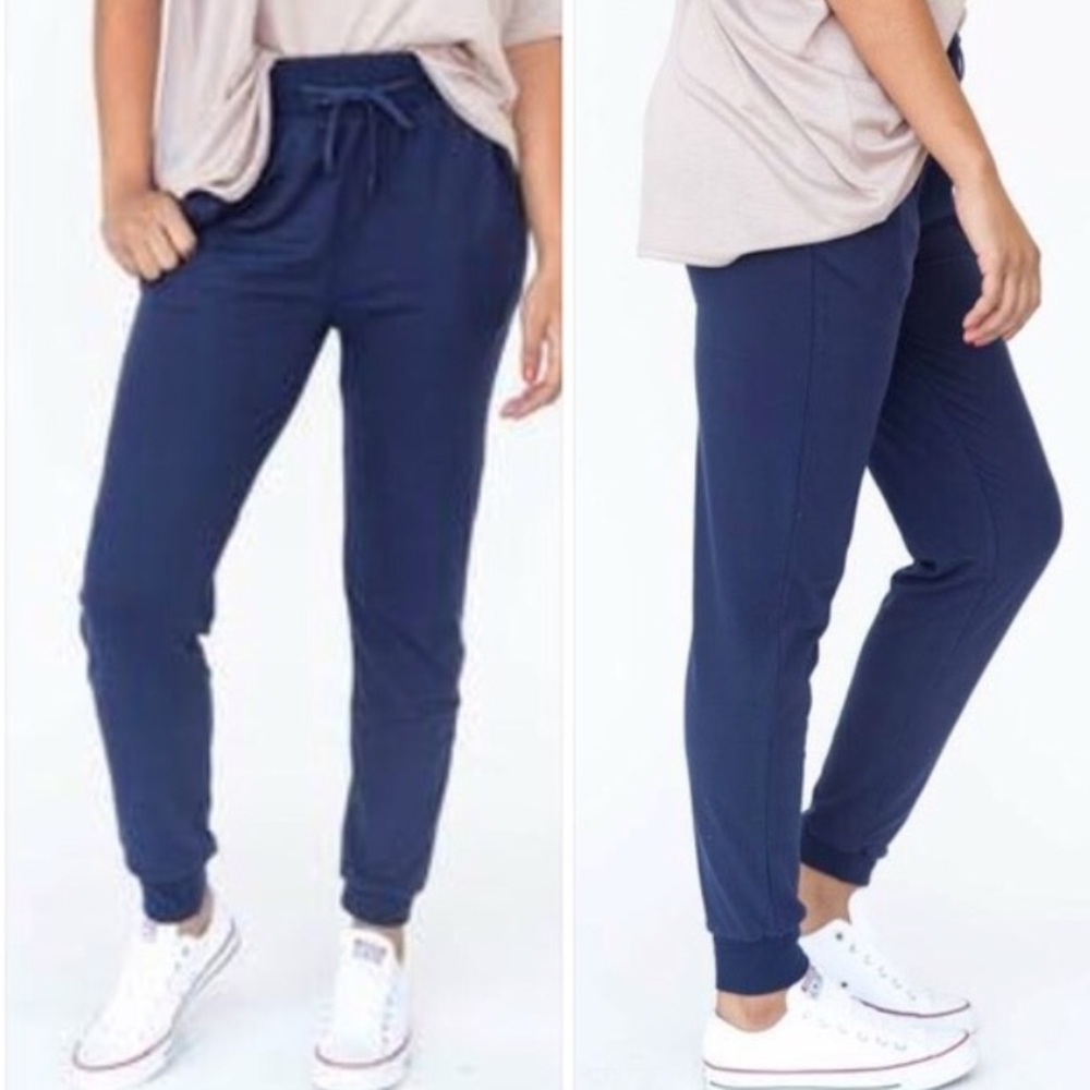 Agnes & Dora Jogger Pant 💙 Medium